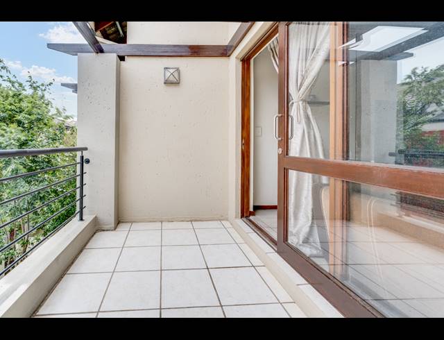 2 BEDROOM APARTMENT FOR SALE IN LONEHILL